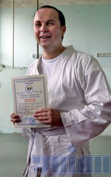 За словами начальника УДО, зайшовши в роздягальню, де перед запланованим боєм депутат переодягався в кімоно, він в першу чергу очікував якогось непорозуміння, проте Шуфрич зустрів суперника з посмішкою