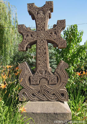 Нерідко зображувалися і фантастичні істоти - дракони