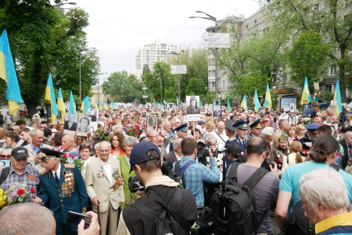 Представники Нацкорпуса сьогодні прийшли до будівлі телеканалу «Інтер»