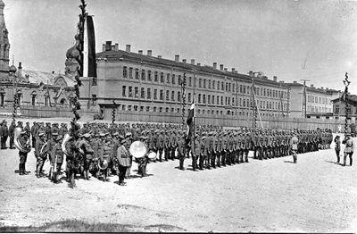 Майже кожен полк російської армії мав до революції свою похідну церкву