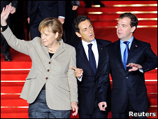 Президент Росії Дмитро Медведєв прибув до французького курортне місто Довіль, щоб в неформальній обстановці обговорити з лідерами Німеччини та Франції свою ідею договору про європейську безпеку