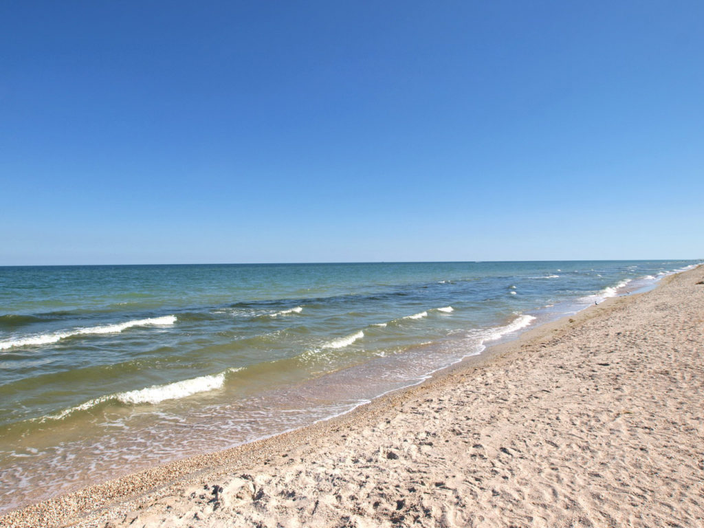 До речі, середня температура в липні досягає + 24 ° С, а максимальна до + 40 ° С