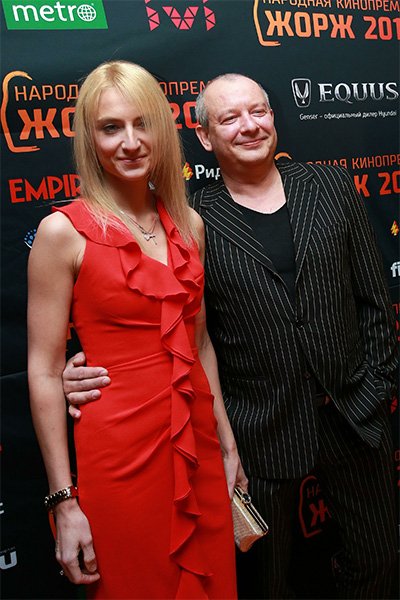 До речі, вдову артиста в непростій ситуації підтримує подруга сім'ї   Любов Толкаліна