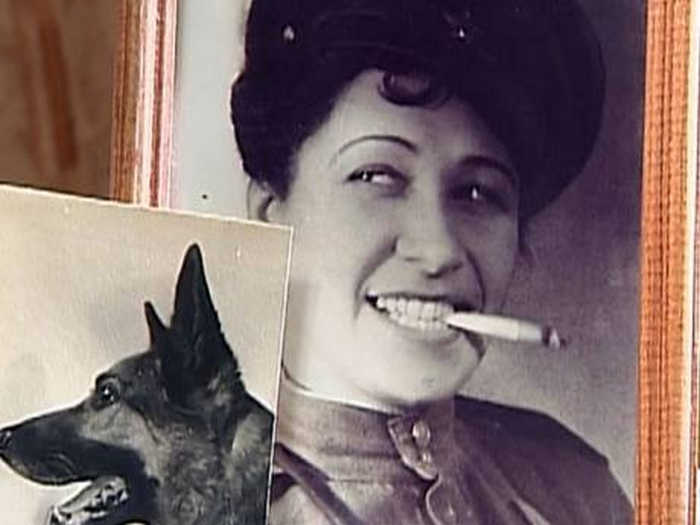 Діна Волкац, офіцер кінологічної служби Червоної армії, уродженка Полтави, до війни жила в Харкові, виховала унікального пса Джульбарс, єдину нагороджену бойовою медаллю собаку Другої світової війни