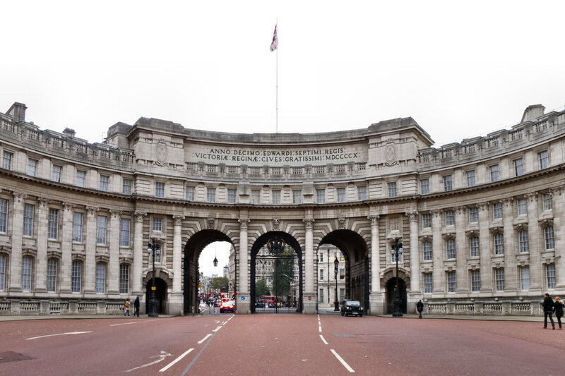 Екскурсія в сторону Букінгемського палацу почалася від Трафальгарської площі, який я вважаю центральною точкою Лондона