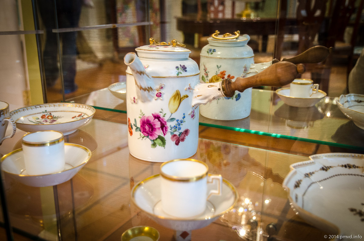 Сервізу, яким користувалися гості не збереглося, але цілком імовірно, що кава подавали в такому кавнику