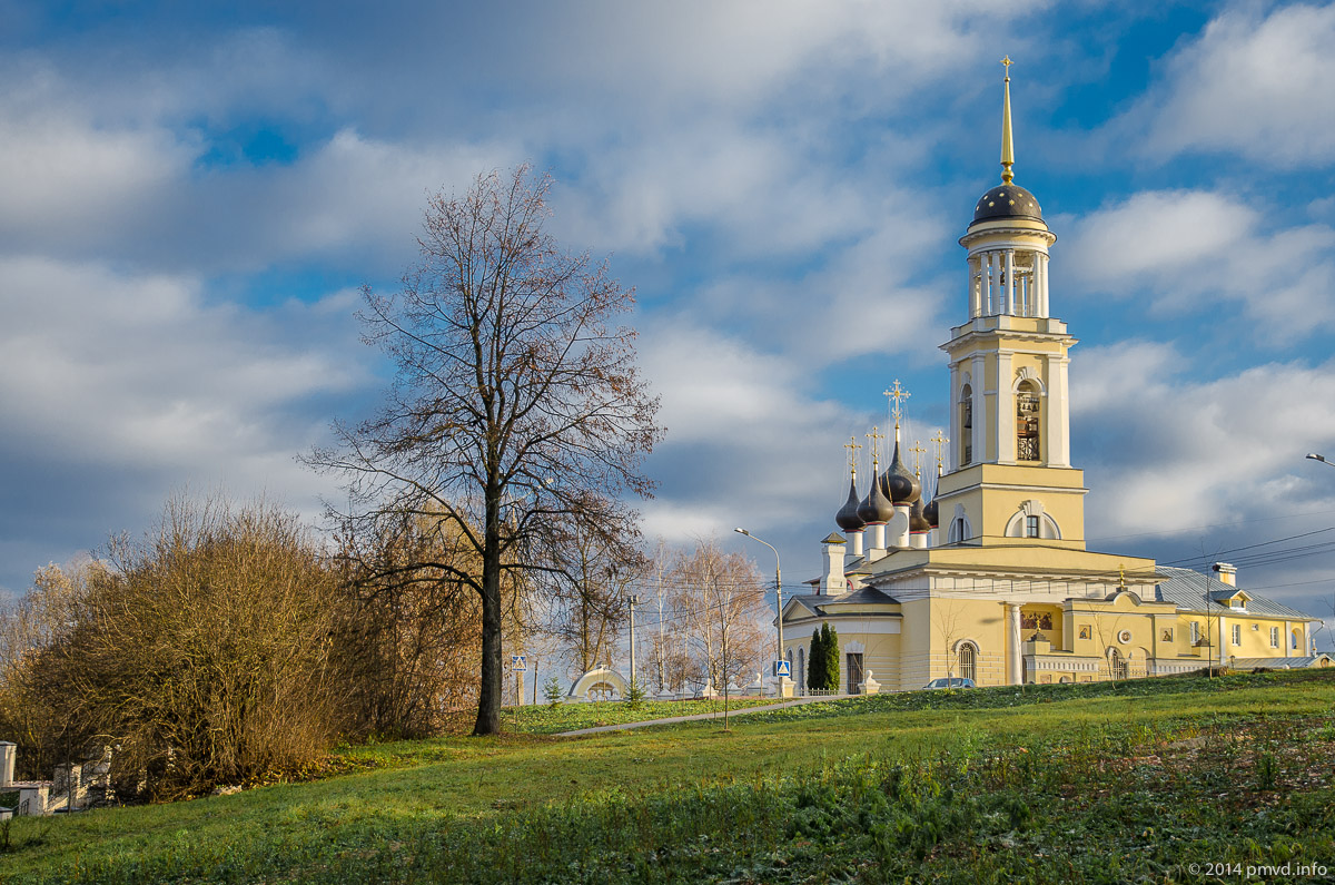 Так і стояла дзвіниця з погнутим шпилем і уцілілим хрестом аж до реставрації храму в 2007 році