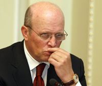 Оскільки президент, цілком туманно відповідаючи на питання щодо другої державної згадував Європейську хартію про мови, яка нібито допоможе прийняти статус російської мови, як офіційної, то ми зв'язалися з народним депутатом України Романом Зваричем, який був доповідачем у парламенті під час ратифікації Європейської хартії