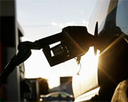 За результатами моніторингу ринку нафтопродуктів в Україні 04 жовтня 2016 р спостерігалася стабільність роздрібних цін на бензини А-92 євро, А-95 євро і ДТ євро, а також продовження зниження вартості скрапленого газу