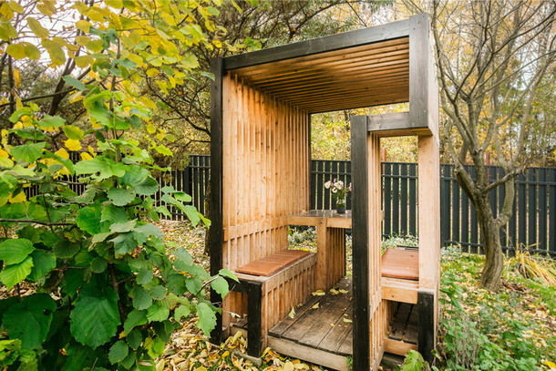 Коли дерево плодоносить, можна поставити під ним крісло і їсти ягоди прямо з гілок, - говорить архітектор