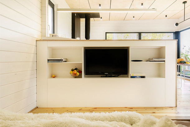 Звичайно, старше покоління уявляє собі дачу трохи по-іншому, але моя мама легко перебудувалася і відчуває себе тут відмінно 