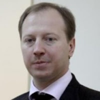 У 2000 я звільнився з податкової служби і зайнявся підприємницькою діяльністю, приватним бізнесом