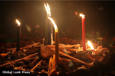 Телеканал Росія в фільмі про кінець світу 2012 спробував відповісти на питання, буде чи не буде, що буде думка вчених, як це буде, що таке календар Майя і чому зникли індіанці цього племені