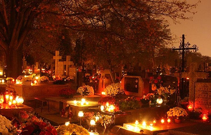 Також, згідно з віруваннями, вогонь очищав і охороняв від всього злого