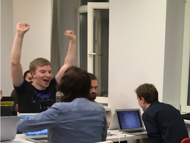 Штаб Дмитра Гудкова за годину до кінця голосування працює в режимі колл-центру