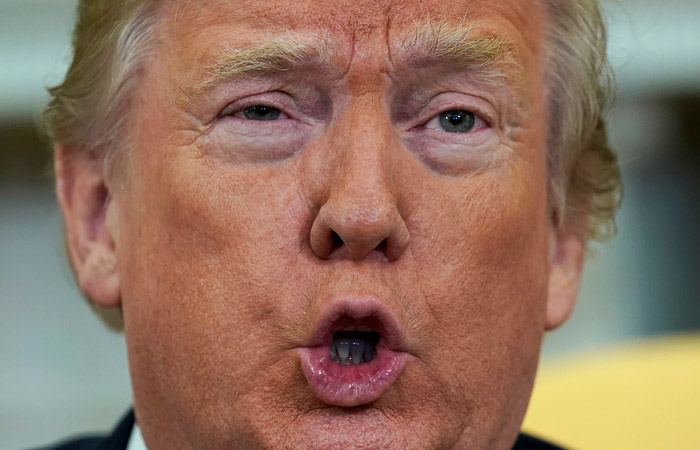 Він заявив, що США запустить блискучі, нові і розумні ракети по Сирії, зазначивши, що Росії не варто було вести справ з Асадом   Президент США Дональд Трамп   Фото: Reuters   Москва