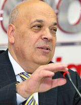 Янукович сам приймає такі рішення чи, можливо, прислухається до чиїхось порад