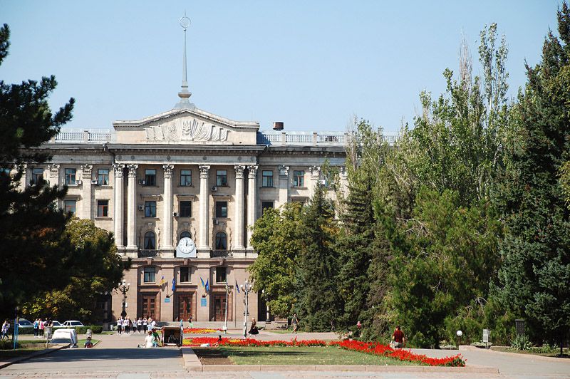 І незабаром добираємося до центральної площі міста - Соборній (раніше, звичайно ж, Леніна)