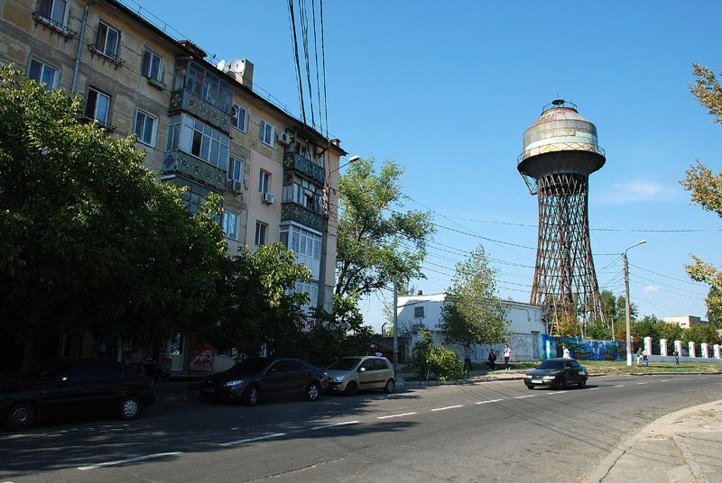 Тут розмістилася ще одна візитна картка міста - наша відповідь Ейфелевої вежі - 25-метрова   Шуховська вежа