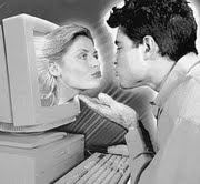 Що ж так вабить нас-чоловіків і жінок до екранів моніторів