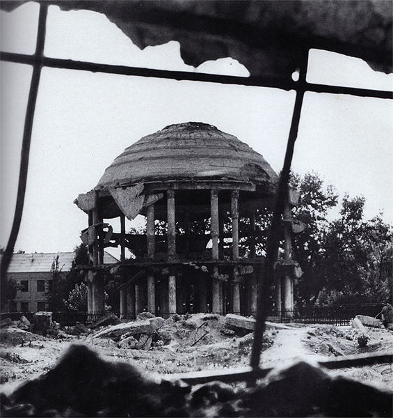 З боку вулиці Клінічній в оглядовому зал лікарні проникли курсанти навчального батальйону 195-ї стрілецької дівізіі