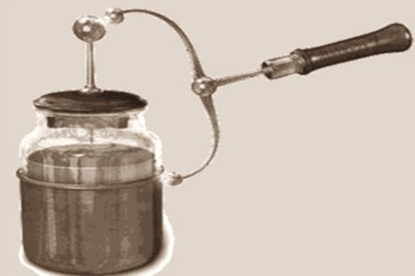 без   конденсатора   неможлива робота практично жодної   електричного кола   або окремого функціонального блоку в приладі