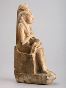 З обрядом поховання пов'язані і невеликі фаянсові статуетки ушебти в формі спеленутой мумії і скульптурні зображення священного жука скарабея, зображення якого клали померлому на серце, щоб воно на потойбічному суді не свідчило проти свого господаря