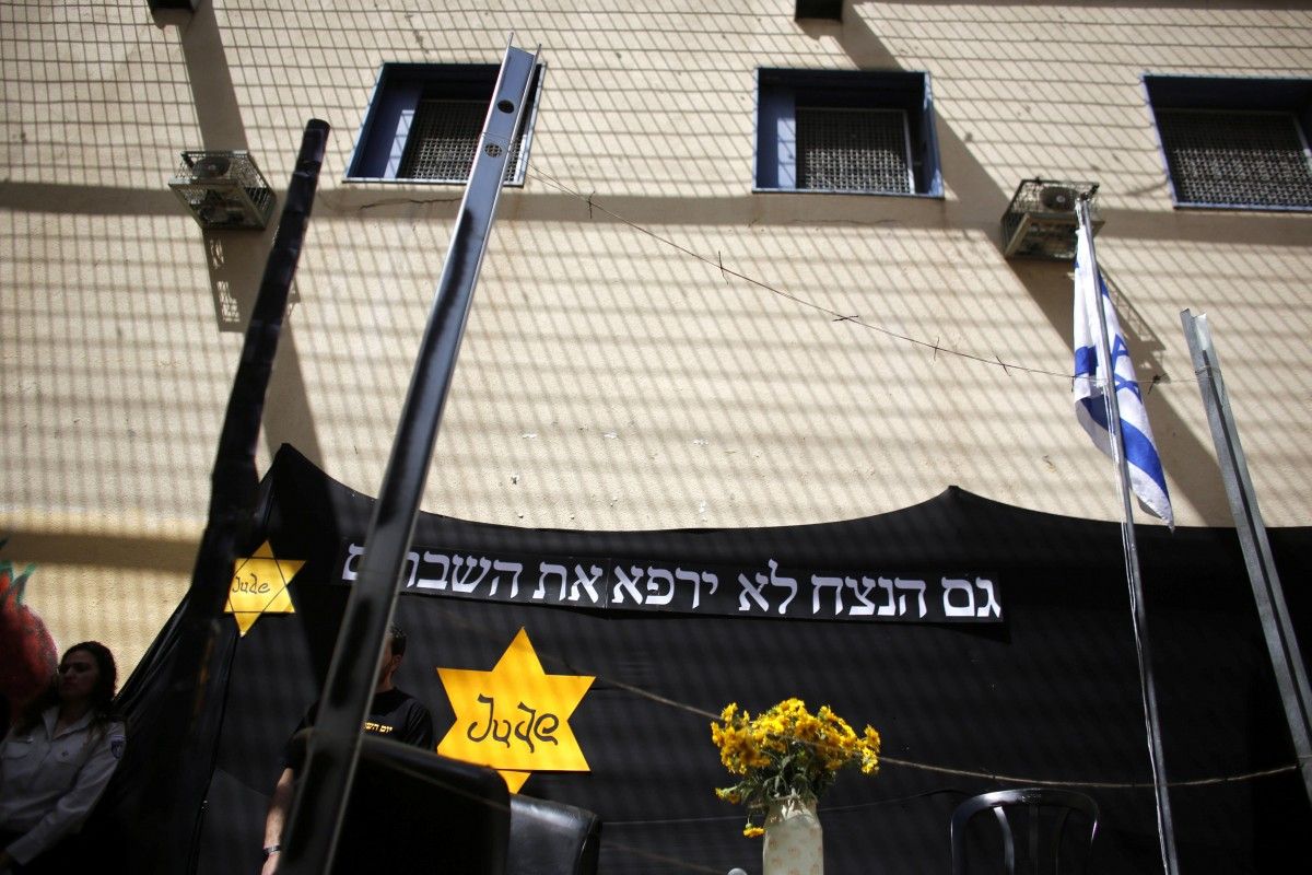 тисячу двісті п'ятьдесят три