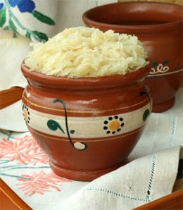 Харчова цінність квашеної капусти визначається вмістом в ній органічних кислот (в основному молочної), вуглеводів азотистих і мінеральних сполук, а також біологічно активних речовин