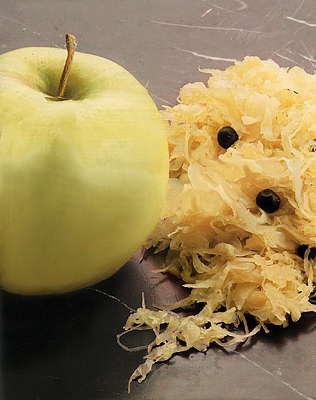 Прізапорах слід розвести дві чайні ложки кухонної солі в склянці капустяного розсолу і випити вранці натщесерце