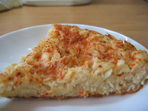 Смачна виходить випічка з квашеною капустою з листкового або дріжджового тіста з грибами, м'ясом