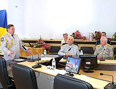 За вагомий внесок у справу боротьби зі злочинністю та високий професіоналізм Іван Дмитрович відзначений численними нагородами і почесними званнями: орденом Червоного Прапора за участь в ліквідації аварії на Чорнобильській АЕС;  орденом Трудового Червоного Прапора, «Знак Пошани», орденом «Срібна Зірка», відмінністю Президента України «Іменна вогнепальна зброя»;  орденом За заслуги III ступеня, орденом князя Ярослава Мудрого V ступеня, орденом Богдана Хмельницької III ступеня;  відмінністю МВС України «Хрест Слави», нагрудними знаками «Почесний працівник МВС СРСР», «Почесний знак МВС України», «За заслуги в карному розшуку України, багатьма іншими відомчими та ювілейними медалями