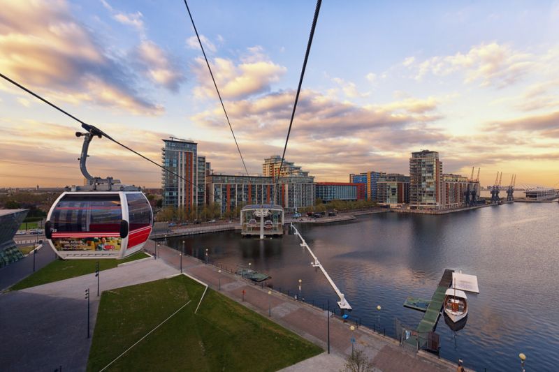 Над Темзою проходить романтична канатна дорога   «Emirates Air Line»
