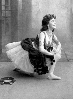 Тому я і заявила костюмеру, що костюм я, звичайно, одягну, але тільки без фіжм