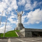 Меморіальний комплекс «Національний музей історії Великої Вітчизняної війни 1941-1945 років» урочисто відкрито на схилах Дніпра в Києві 9 травня 1981 року