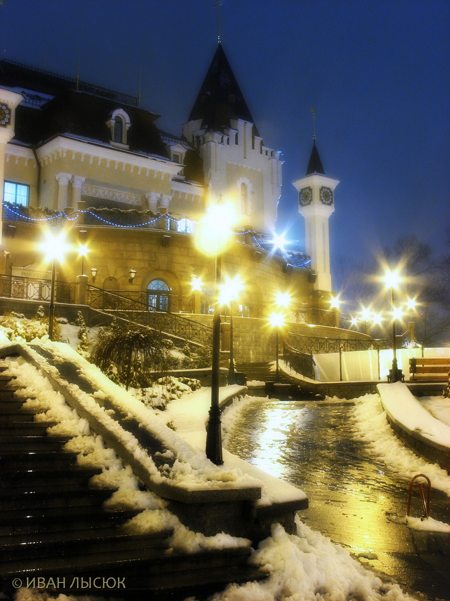 ЗАМОВИТИ фотосесії У МАРІЇНСЬКОМУ ПАРКУ