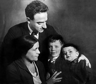 Після початку Першої світової війни сім'я Закгеймов змушена була перебратися в Самару, де Юдель закінчив гімназію в 1918 році