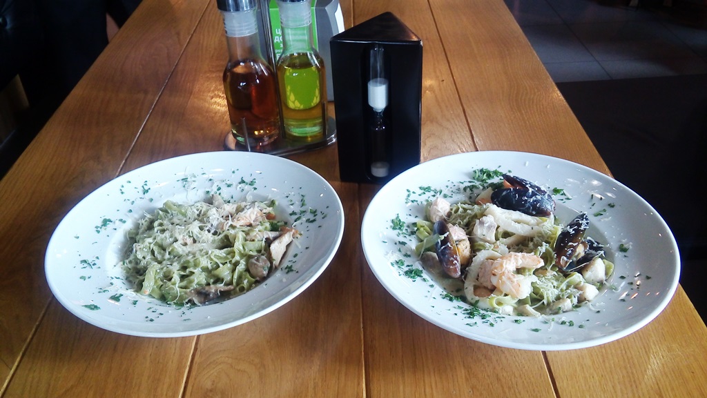 Завдяки індукційним плитам і наборам соусів на тих АЗК ОККО, де є технічна можливість, вона готується за 2-3 хвилини