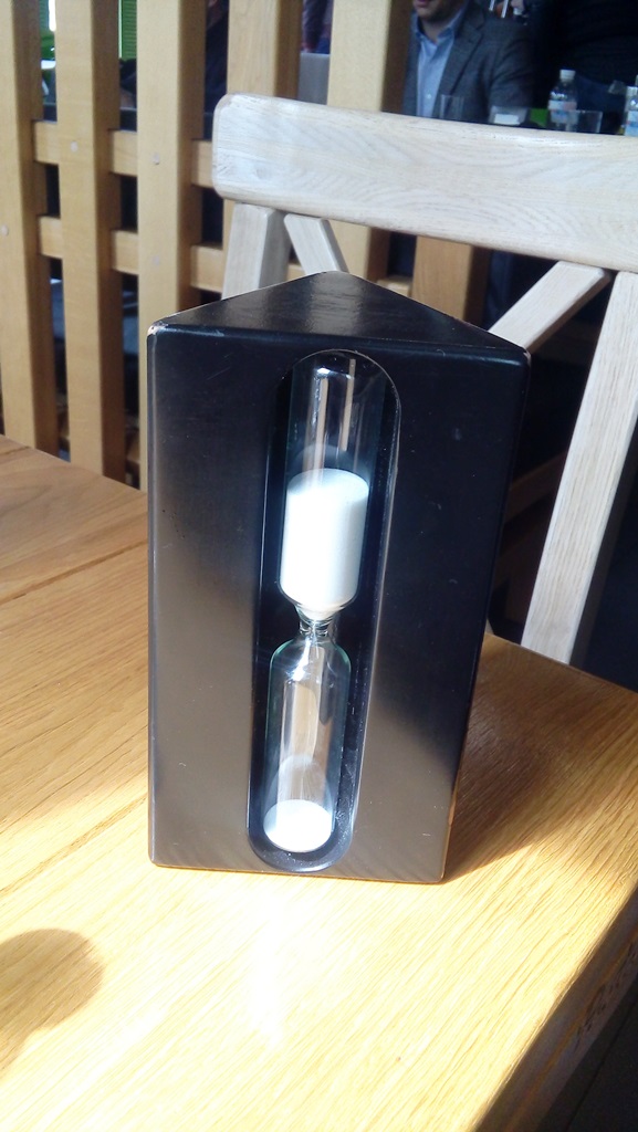 Якщо пісок на них закінчився, а страва не готове, ОККО в якості вибачення дарує клієнтові каву