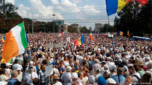 Двадцять сьому річницю незалежності   Молдавія   зустрічає масовими протестами
