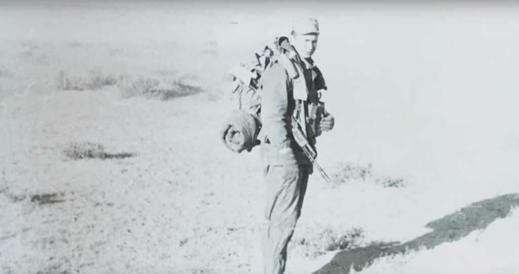 У 21 рік, коли я повернувся на громадянку, я знову опинився перед вибором, що мені робити і ким бути », - згадує Андрій