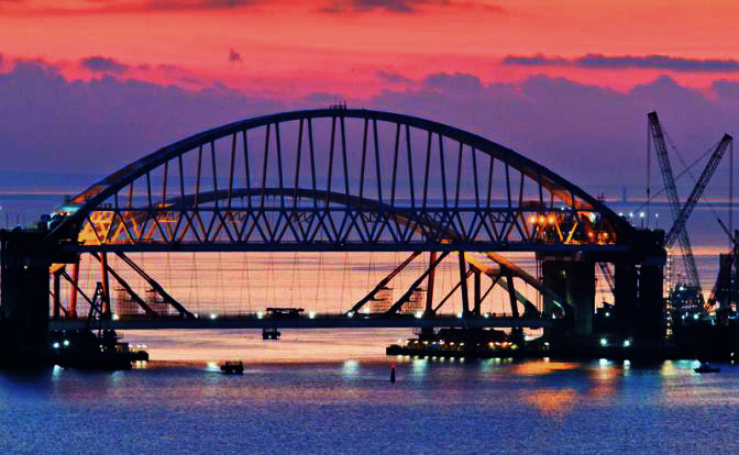 Тут потрібен тільки привід, наприклад «українське державне піратство», «забезпечення безпеки судноплавства» в акваторії Азовського моря або приборкання розперезалися «київських силовиків», все ще вважають Крим - Україна