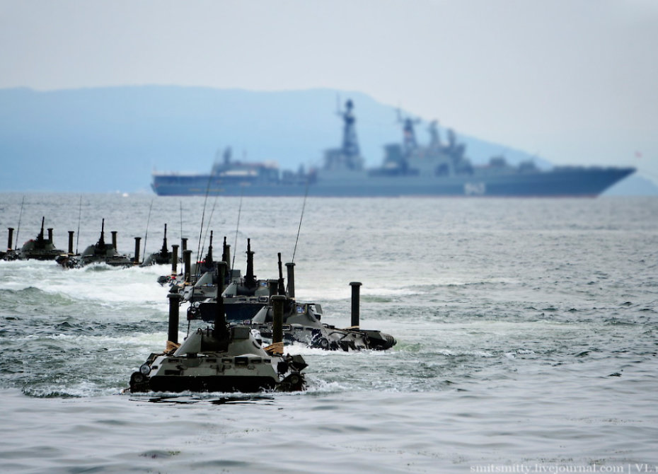 Природно, деталізувати ми, зі зрозумілих причин, не будемо, але скажемо так, в разі спроби реалізувати свою військову перевагу в акваторії Азовського моря, агресор може зіткнутися з цілим НАБОРОМ вельми неприємних сюрпризів з боку ВСУ, які не просто ускладнять йому його дії, а цілком можуть стати причиною його відмови від ескалації в цій операційній зоні