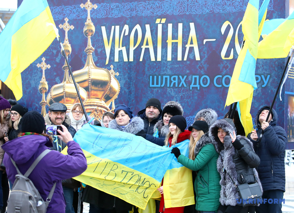 Можливо, навіть напевно, частина з них їхали організовано, але люди були щасливі бути тут, біля Софії