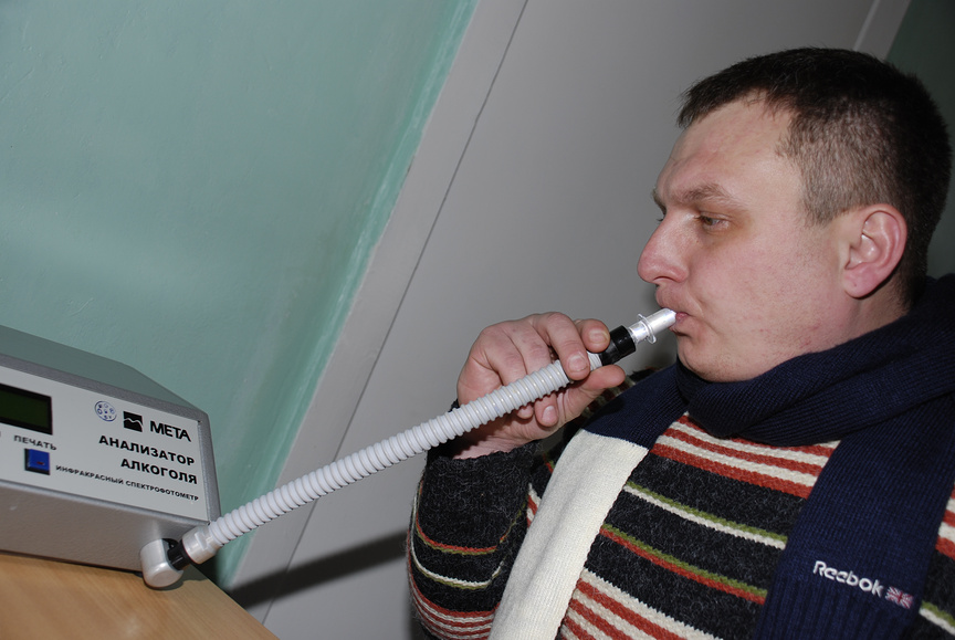 Щоб забезпечити достовірність результатів огляду та експертизи, поліцейський забезпечує доставку цих осіб до закладу охорони здоров'я не пізніше двох годин з моменту виявлення підстав для його проведення