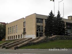 Серед них - ансамбль пісні і танцю «Корабел», який незабаром розділився на танцювальні та вокальні групи