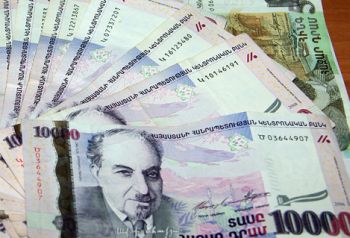 До кінця року увагу громадськості і політичних сил Вірменії сконцентровано на внутрішніх проблемах