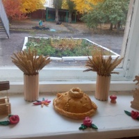 Тематичне оформлення підвіконня «Хліб - всьому голова»   Фотозвіт оформлення підвіконня по темі: «Хліб усьому голова