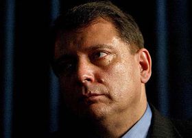 Прем'єр - міністр Чехії Їржі Пароубек (Фото: ЧТК)   На першій шпальті щоденної газети «MLADA FRONTA DNES» надруковані результати опитування, присвяченого удачам і невдач чеського уряду