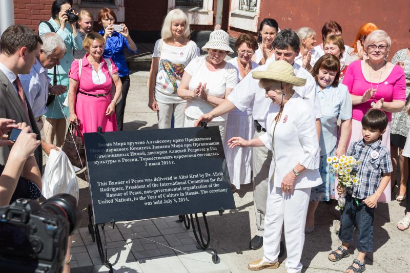 Наші друзі, здавалося, знали кожен поворот і закуток цієї далекої дороги